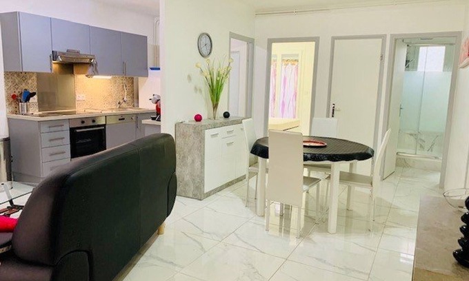 Amelie-les-Bains-Palalda Apartment | Stunning Top-Floor 2BR Apartment with WiFi, AC, Terrace, Parking, Near Thermal Spa