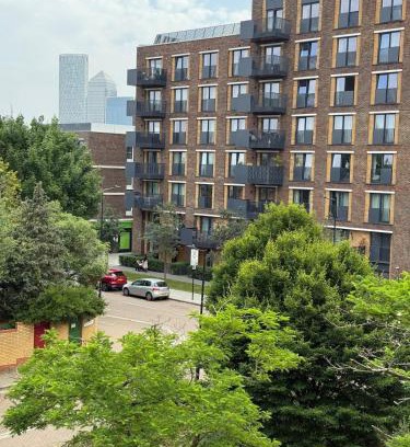 Rotherhithe Apartment | Stunnin 2BR , 2BA Flat Canada Water, private parking