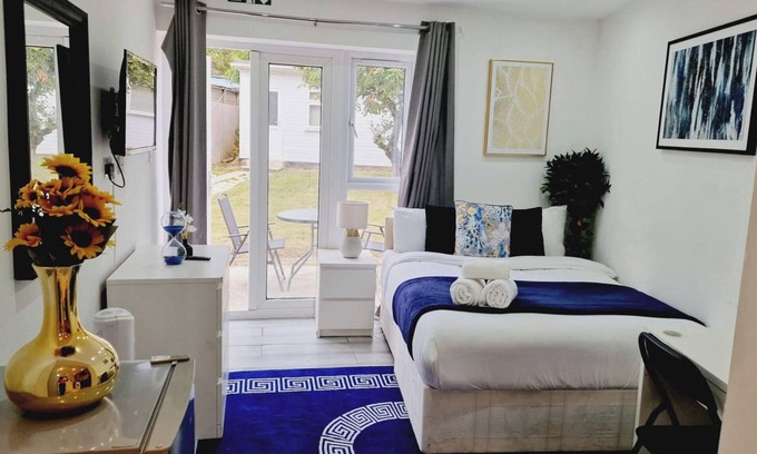 South Harrow Apartment | Stunning 1-bed Apartment in Harrow With Parking
