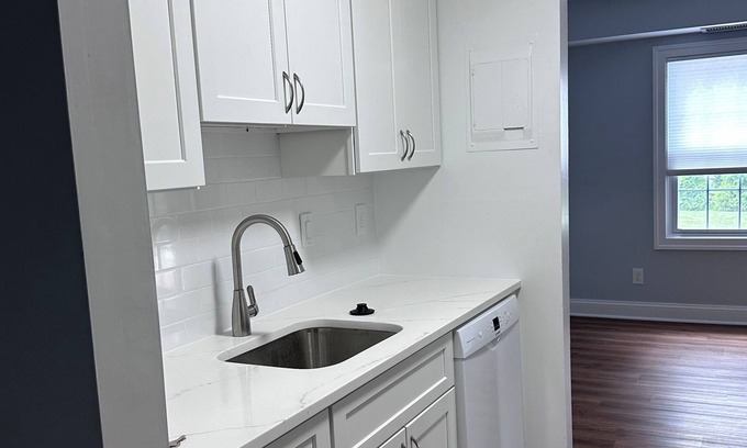 Fairfax Apartment | Stunning 1-Bed Condo: New Upgrades, Sunset Balcony, & Amenities Galore!