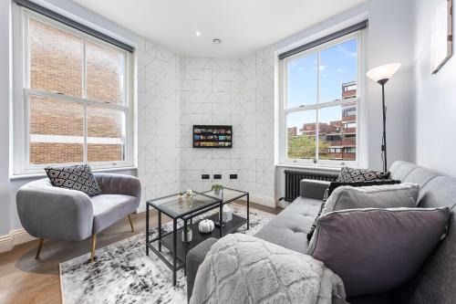 Pimlico Apartment | Stunning 1 bedroom in Westminster with AC sleeps 4