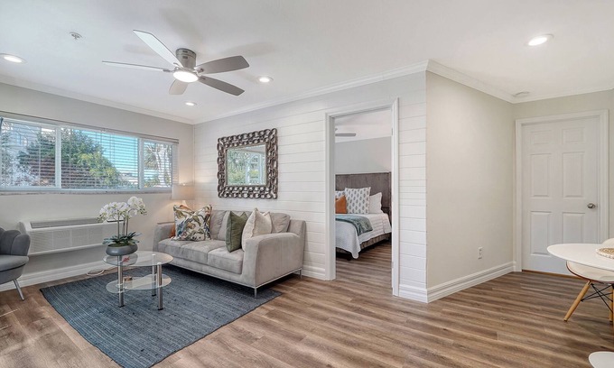 Siesta Key Apartment | Stunning 1-Bedroom, Remodeled Apartment Overlooking Pool Near the Beachn