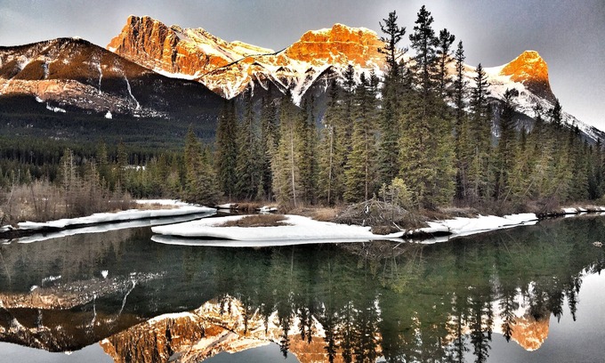 Canmore Condo | STUNNING!1335 Sq. Ft. 5star 2 Story Penthouse, 5 beds, Water Park, Amazing Views