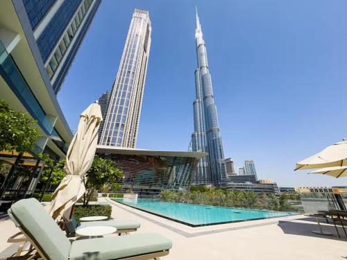 Downtown Dubai Apartment | Stunning 1BR Burj View from Infinity Pool