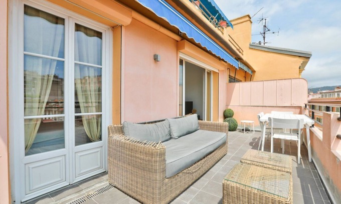 Musicians Quarter Apartment | Stunning 1BR Flat with terrace near the beach