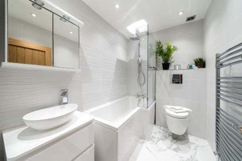 Crofton Park Apartment | Stunning 2 Bed 2 Bath Luxury London Apartment!