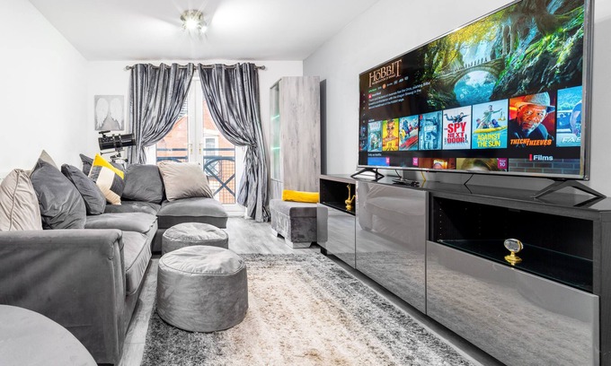 Tipton Apartment | Stunning 2-Bed Apartment in Tipton Sleeps 3