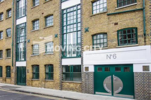 Whitechapel Apartment | Stunning 2-Bed Converted Warehouse - Sleeps 4