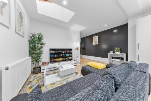 Peckham Apartment | Stunning 2-Bed London House with Garden & Parking- 15 Mins to Central London-Sleeps 6-Save 20 Percent Weekly!