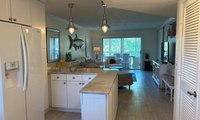 Central Naples Condo | Stunning 2 bedroom, 2 balcony condo on golf course with tennis and pickleball