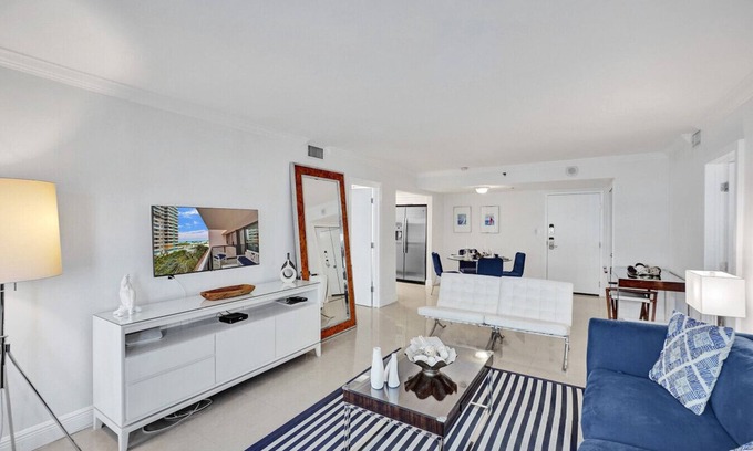 La Gorce Apartment | Stunning 2-Bedroom Condo with Beach Service 614
