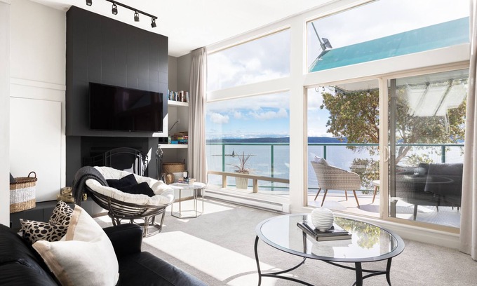 Yellow Point Condo | Stunning 2 Bedroom Oceanfront Condo w/Heated Pool