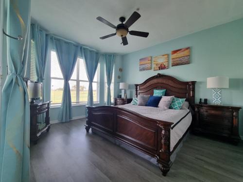 Naples Apartment | Stunning 2-Bedroom plus Den Condo in Greenlinks Resort