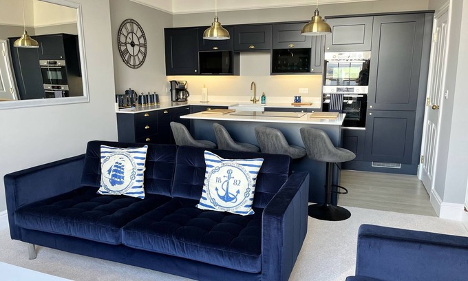 Exmouth Apartment | Stunning 2 bedroomed modern apartment overlooking the sea!
