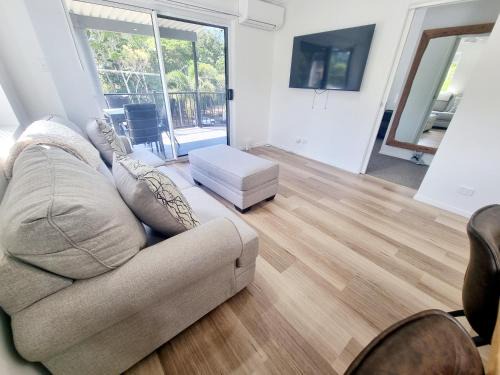 Torquay Apartment | Stunning 2 BR, 2 Bathroom Beachfront Apartment Close To Everything!