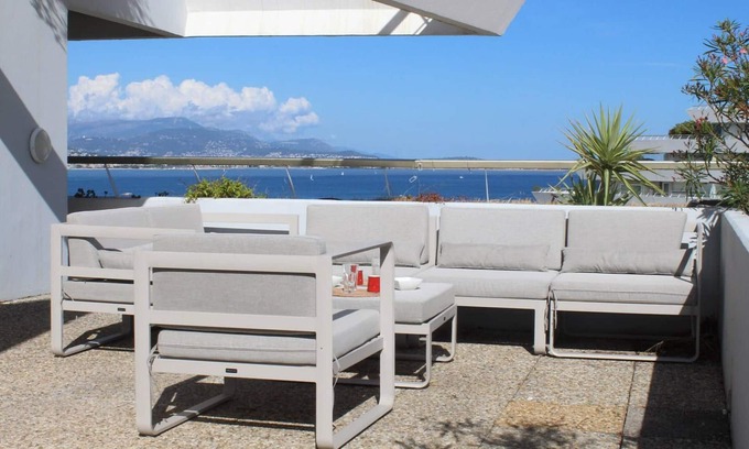 Villeneuve Loubet Beach Apartment | Stunning 2-BR apartment with terrace and parking, sleeps 4, Villeneuve-Loubet Beach