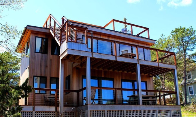 Indian Neck Heights House | Stunning 2BD Contemporary--A/C, Rooftop Deck, Water Views, Walk to Bay Beach, Outdoor Shower