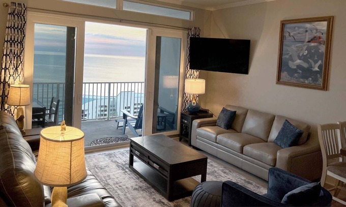 Panama City Beach Condo | Stunning 2Bed +Bunk Penthouse Condo at PCB Laketown Wharf! Sleeps 8