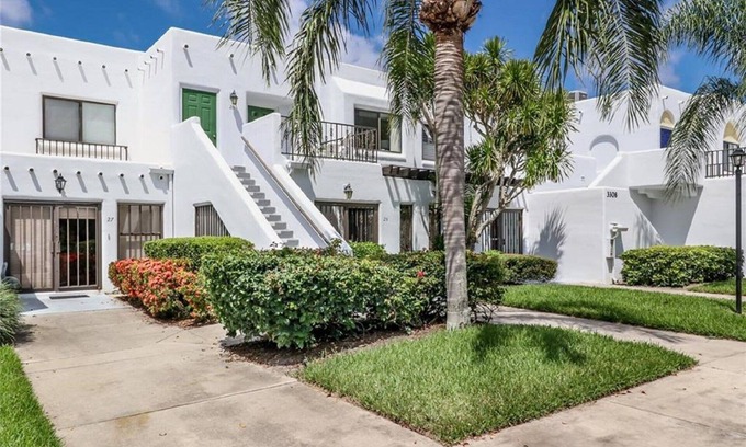 Central Naples Condo | Stunning 2BR/2BA condo in the heart of Naples