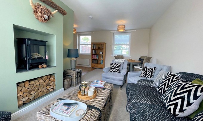 Dumfries Apartment | Stunning 2BR Apartment in Town Centre Location | Pass The Keys