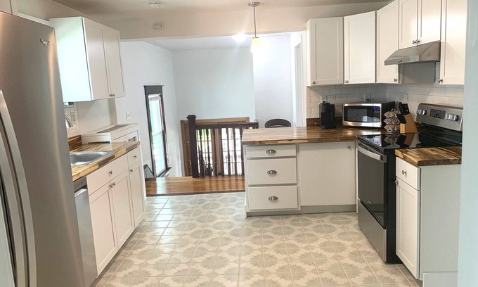Beacon Apartment | Stunning 2BR Apartment in the Heart of a Lively Art Scene