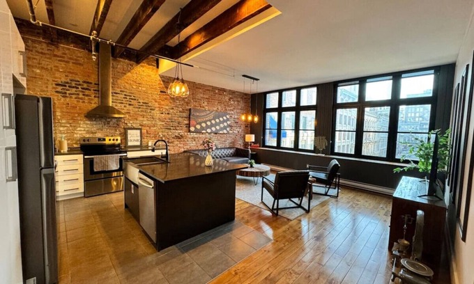 Cite Multimedia Apartment | Stunning 2BR - Old Montreal
