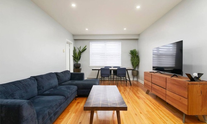 Cote-Des-Neiges—Notre-Dame-De-Grace Apartment | Stunning 2BR on Walkley