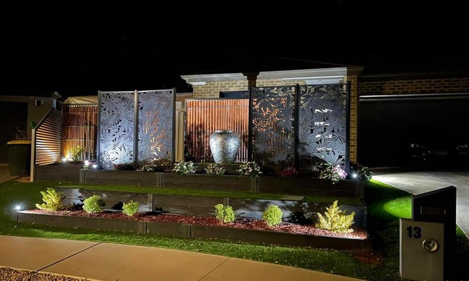 Mildura House | Stunning 2BR whole house with lockup garage, Spa, landscaped backyard at Mildura