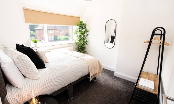 Newark upon Trent House | Stunning 3 bed home | Free parking & Wi-Fi
