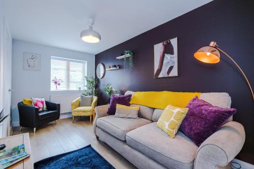 Crewe House | Stunning 3- Bed Home in Crewe by 53 Degrees Property, Ideal for Contractors, Business Stays & Long-Term, FREE Parking!