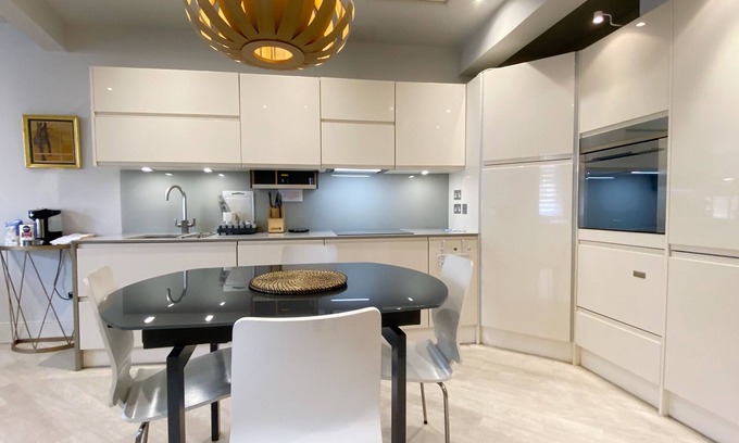 Vincent Square House | Stunning 3-Bed House in central london Westminster