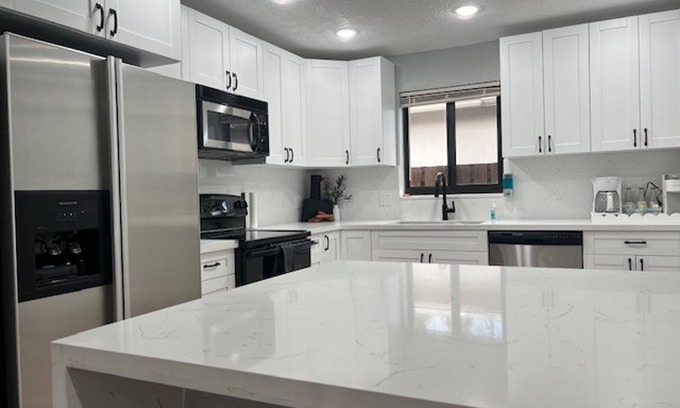 Hollywood Hills House | Stunning 3-bed House in Hollywood With hot tub
