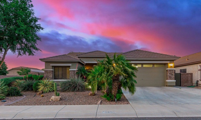 Maricopa House | Stunning 3 bed in the heart of Maricopa City!