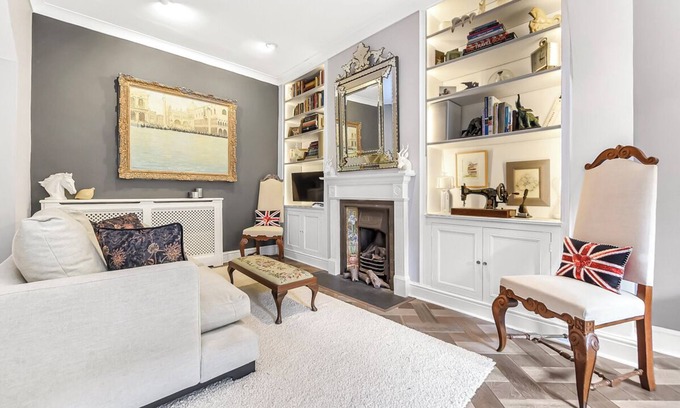 Sands End House | Stunning 3 bedroom, 2.5 bath terraced house in the Fulham with a private garden