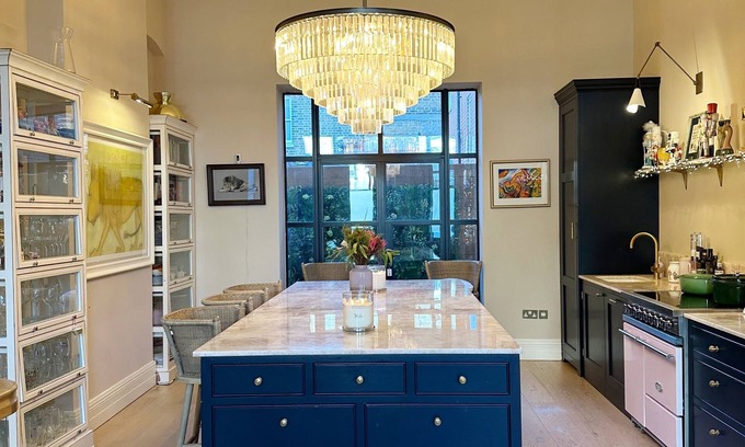 Prince's Apartment | Stunning 3 Bedroom apartment in Central London close to all London attractions!