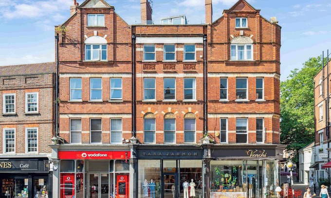 Frognal and Fitzjohns Apartment | Stunning 3-bedroom apartment in Hampstead by StayStayStay