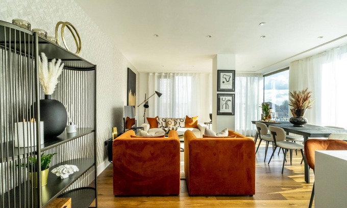 York Apartment | Stunning 3 bedroom apartment with 2 parking spaces