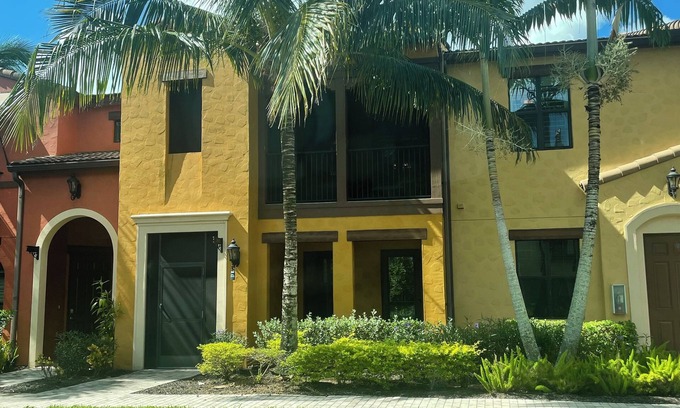 Ole Condo | Stunning 3-bedroom condo located in the beautiful community of Ole at Lely.