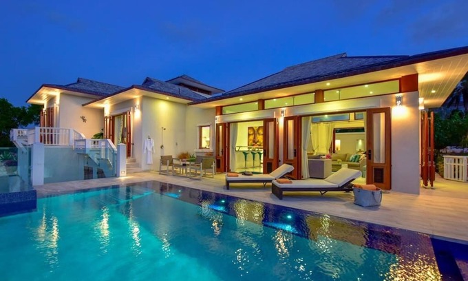 Freetown Villa | Stunning 3 bedroom villa with Pool & Jacuzzi