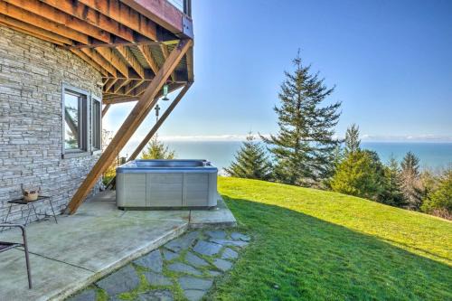 Smith River Apartment | Stunning 360 Ocean Views, Near Redwoods NP!