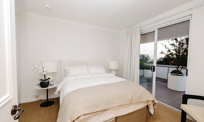 Neutral Bay Apartment | Stunning 3b penthouse