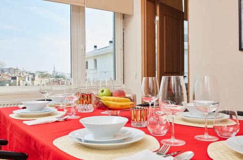 Iskenderpasa Apartment | Stunning 3BR 3Bathroom 3AC near Metro D5