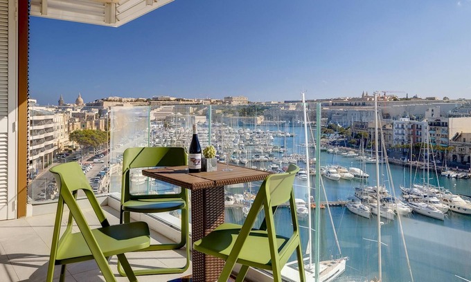 Ta' Xbiex Apartment | Stunning 3BR Apartment with Marina Views