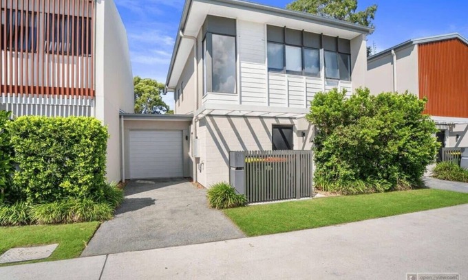 Gold Coast House | Stunning 3BR in Serene Loc, Varied Amenities, BBQ
