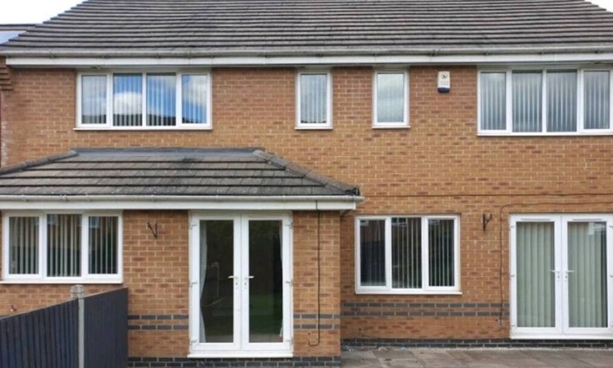 Walsall House | Stunning 4-Bed House in Walsall
