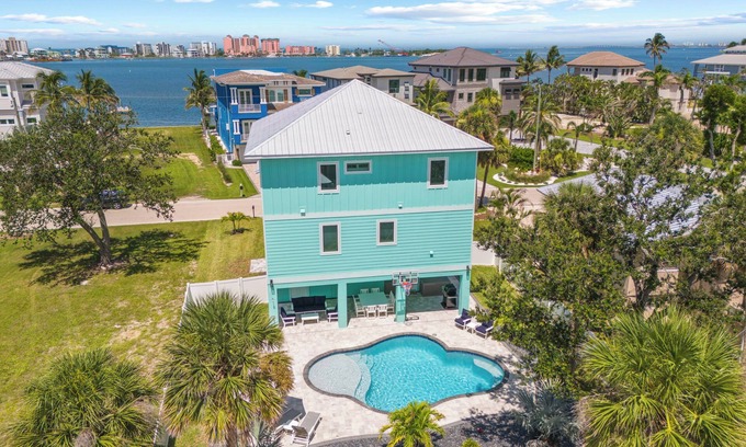 Fort Myers Beach House | Stunning 4-bedroom house in delightful Fort Myers Beach with luxurious pool.