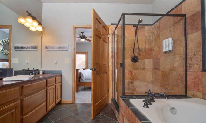 Stanley Hills Condo | Stunning 4-bedroom condo with breathtaking mountain views, master suite