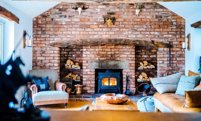 Chester House | Stunning 4 bedroom| Sauna | Garden | Near Chester