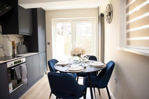 Selhurst House | Stunning 4-Bedroom Home Sleeps 6