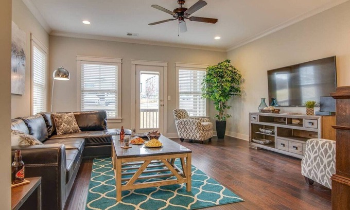 Edgehill House | Stunning 4-Bedroom Home Near Belmont
